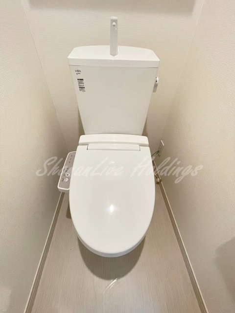 藤沢市円行１丁目の賃貸マンションのトイレ|清潔感のあるトイレです