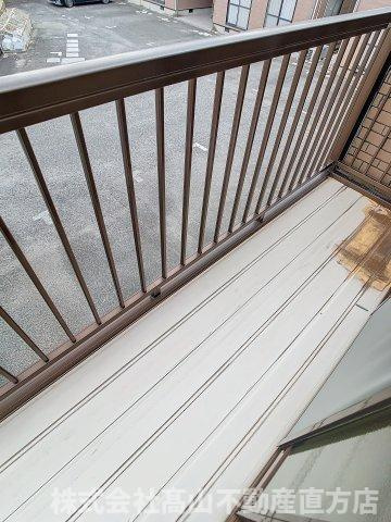 直方市大字植木のアパートのバルコニー