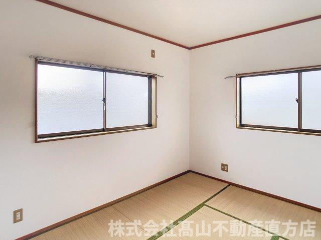 直方市大字植木のアパートの和室