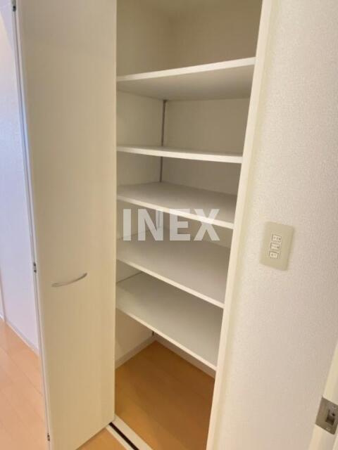 横浜市保土ケ谷区宮田町１丁目の賃貸マンションの収納