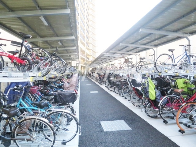 ヴェレーナシティ　パレ・ド・プラージュのその他共用部分|広ーい自転車置き場です！