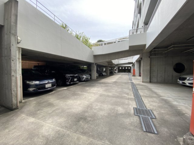 【駐車場】