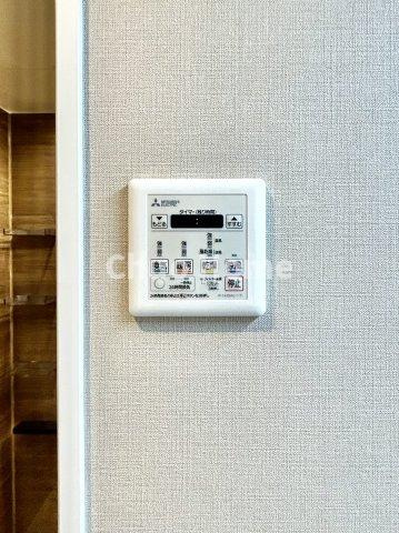 コスモ向島の内装|【浴室乾燥機】暖房・冷風・換気・乾燥が可能です。毎日を快適に過ごせるうれしい機能が揃っています。雨の日の洗濯物も安心です。