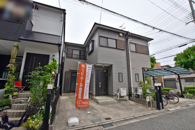 尼崎市長洲中通2丁目中古戸建│3LDK＋駐車1台可の外観|・3LDK+駐車駐輪可
・LDK13.4帖・洋室5.0帖・洋室5.3帖・洋室5.4帖
・全居室収納スペース有
整形地に建つ、ゆとりある住まい。暮らしやすさを実感できる中古戸建です◎