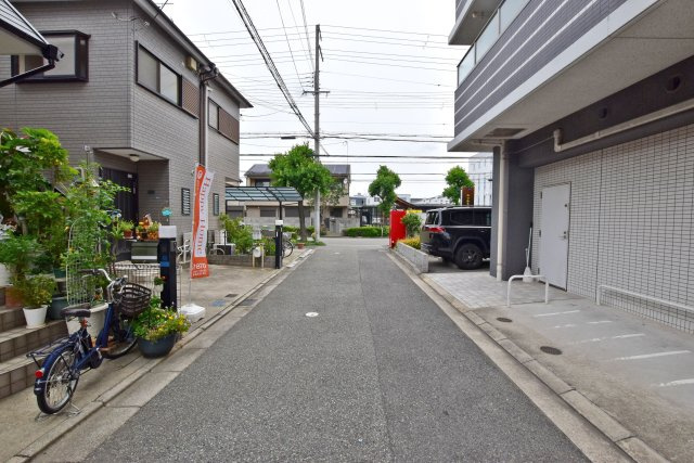 尼崎市長洲中通2丁目中古戸建│3LDK＋駐車1台可の前面道路含む現地写真|前面道路は東側4.2ｍ私道です。