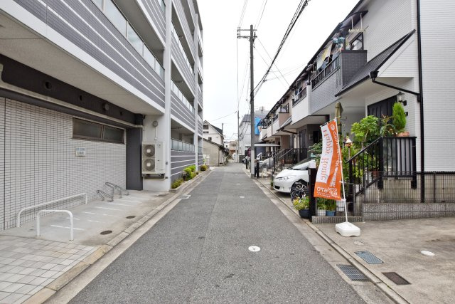尼崎市長洲中通2丁目中古戸建│3LDK＋駐車1台可の前面道路含む現地写真|前面道路は東側4.2ｍ私道です。