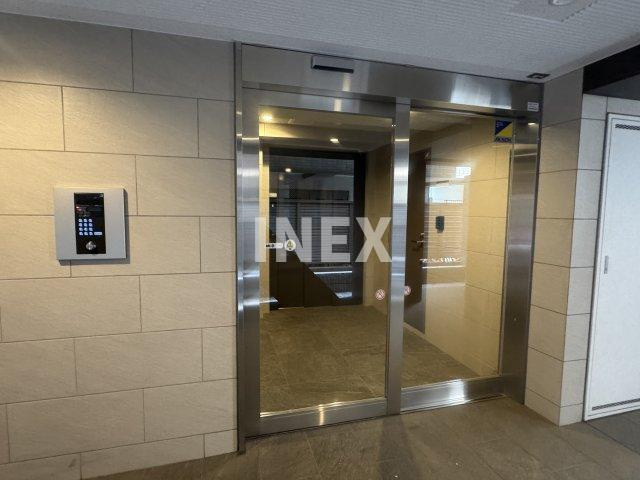 横浜市神奈川区大口通の賃貸マンションのエントランス