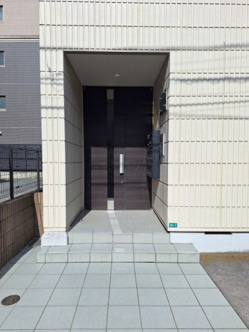 ファミール仲町のエントランス