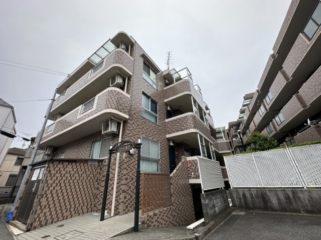 レフォール登戸の外観