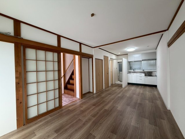 長尾家具町4丁目戸建の居間・リビング