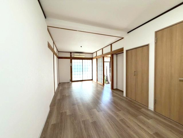 長尾家具町4丁目戸建の居間・リビング