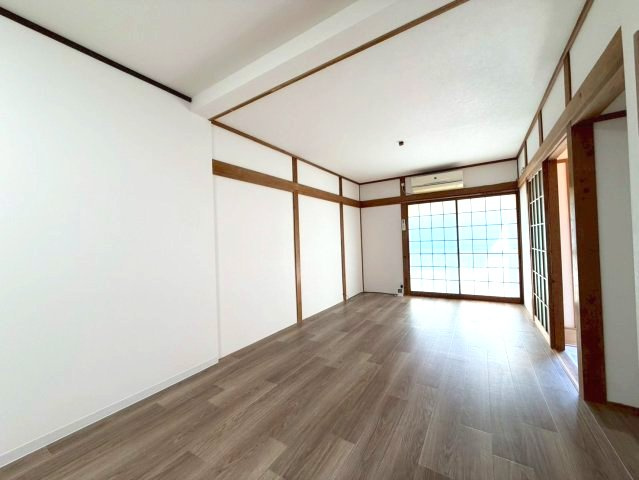 長尾家具町4丁目戸建の居間・リビング