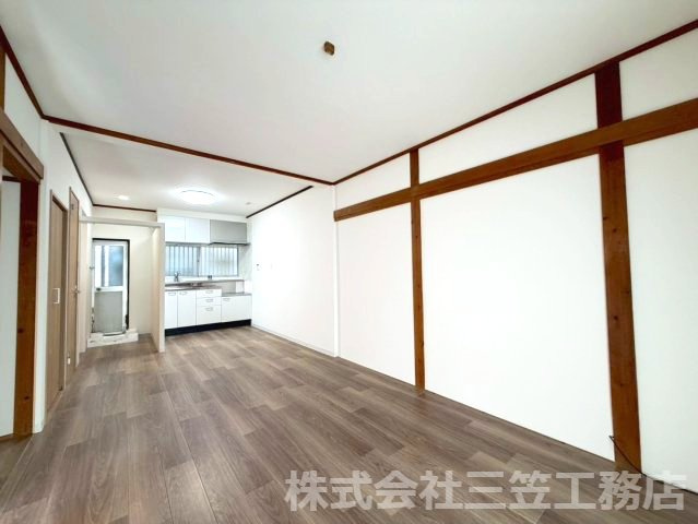 長尾家具町4丁目戸建の居間・リビング