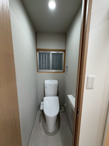 長尾家具町4丁目戸建のトイレ