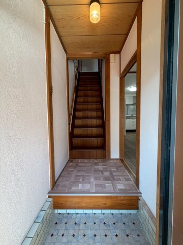 長尾家具町4丁目戸建の玄関