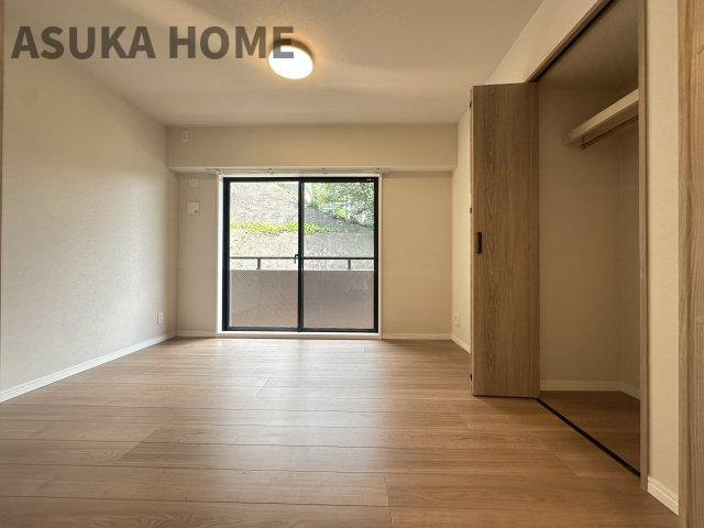 日神パレステージ鴨居の洋室|全室バルコニーに面しているのでどのお部屋も明るく居室としての過ごしやすさ◎