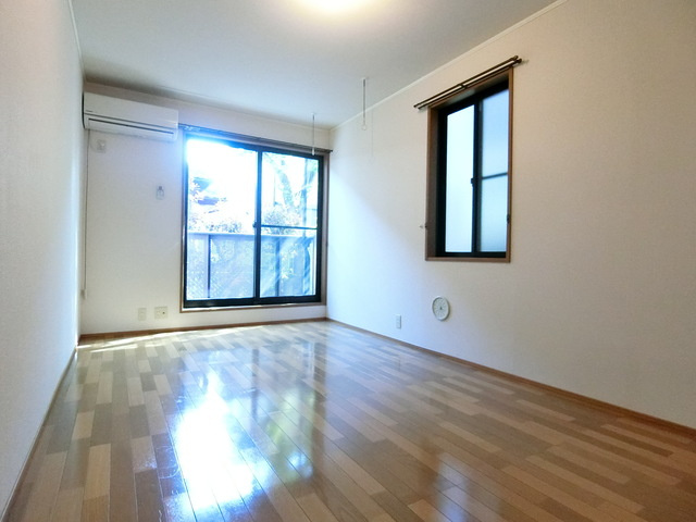 パークアベニューの居間・リビング|★２面採光の明るいお部屋★