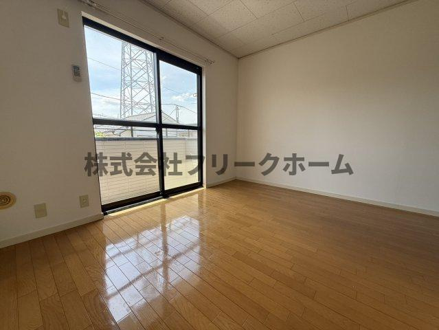 三鷹市井の頭２丁目のアパートの居間・リビング