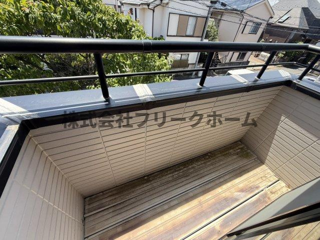 三鷹市井の頭２丁目のアパートのバルコニー