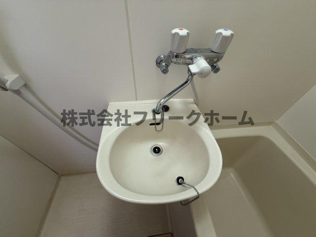 三鷹市井の頭２丁目のアパートの洗面所