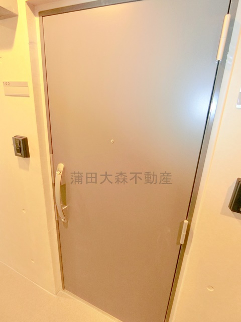 フラシア新蒲田の玄関