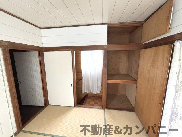 福角町の中古のおうち　松山市福角町中古戸建の和室|和室がひろがる居住スペース