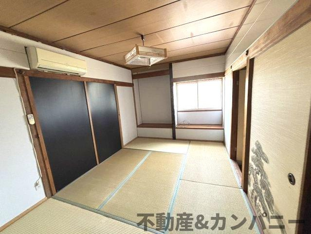 福角町の中古のおうち　松山市福角町中古戸建の和室|柔らかい畳が心地よい和室