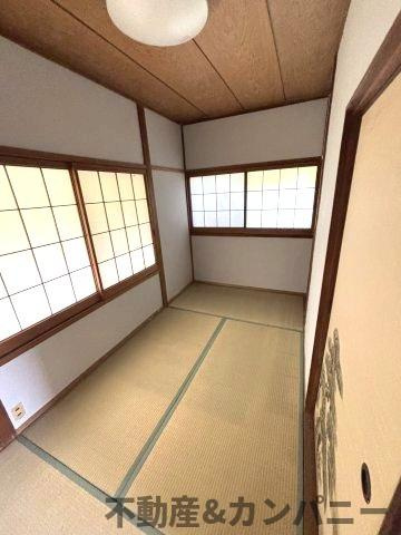 福角町の中古のおうち　松山市福角町中古戸建の和室|和室があると落ち着いた雰囲気になりますね