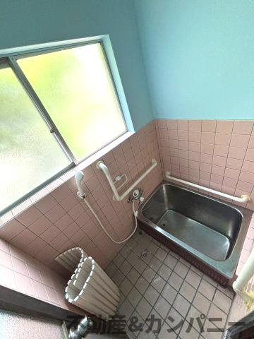 福角町の中古のおうち　松山市福角町中古戸建の浴室|日々の疲れを癒すお風呂付です