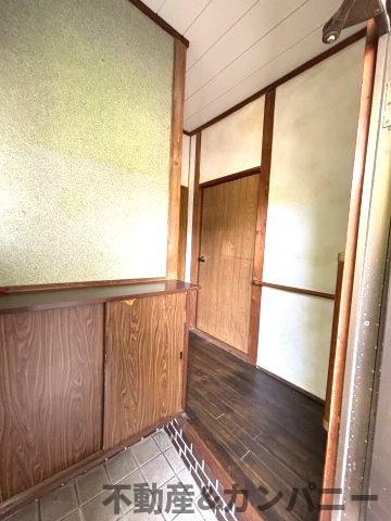 福角町の中古のおうち　松山市福角町中古戸建の玄関|ゆったりとした玄関です