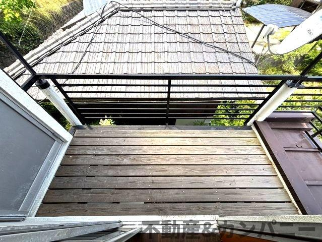 福角町の中古のおうち　松山市福角町中古戸建のバルコニー|開放的で明るい空間を演出してくれるバルコニーです