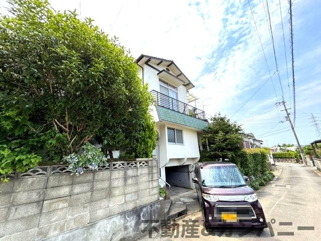 福角町の中古のおうち　松山市福角町中古戸建の前面道路含む現地写真|前面道路含む現地写真です