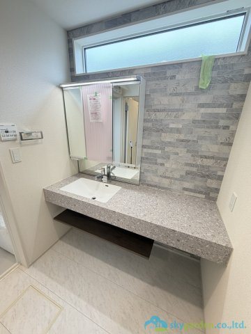 伊勢原市東大竹　新築戸建　全5棟2号棟の独立洗面台