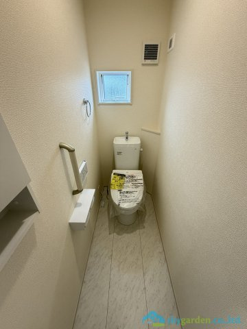 伊勢原市東大竹　新築戸建　全5棟2号棟のトイレ