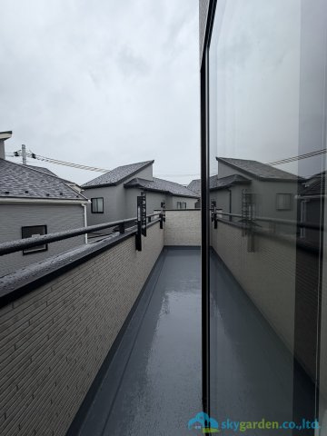 伊勢原市東大竹　新築戸建　全5棟2号棟のバルコニー