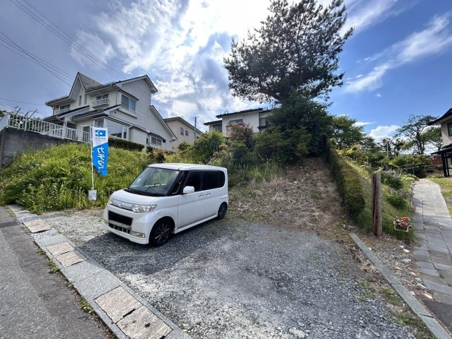 八戸市大字沢里字沢里山の駐車場