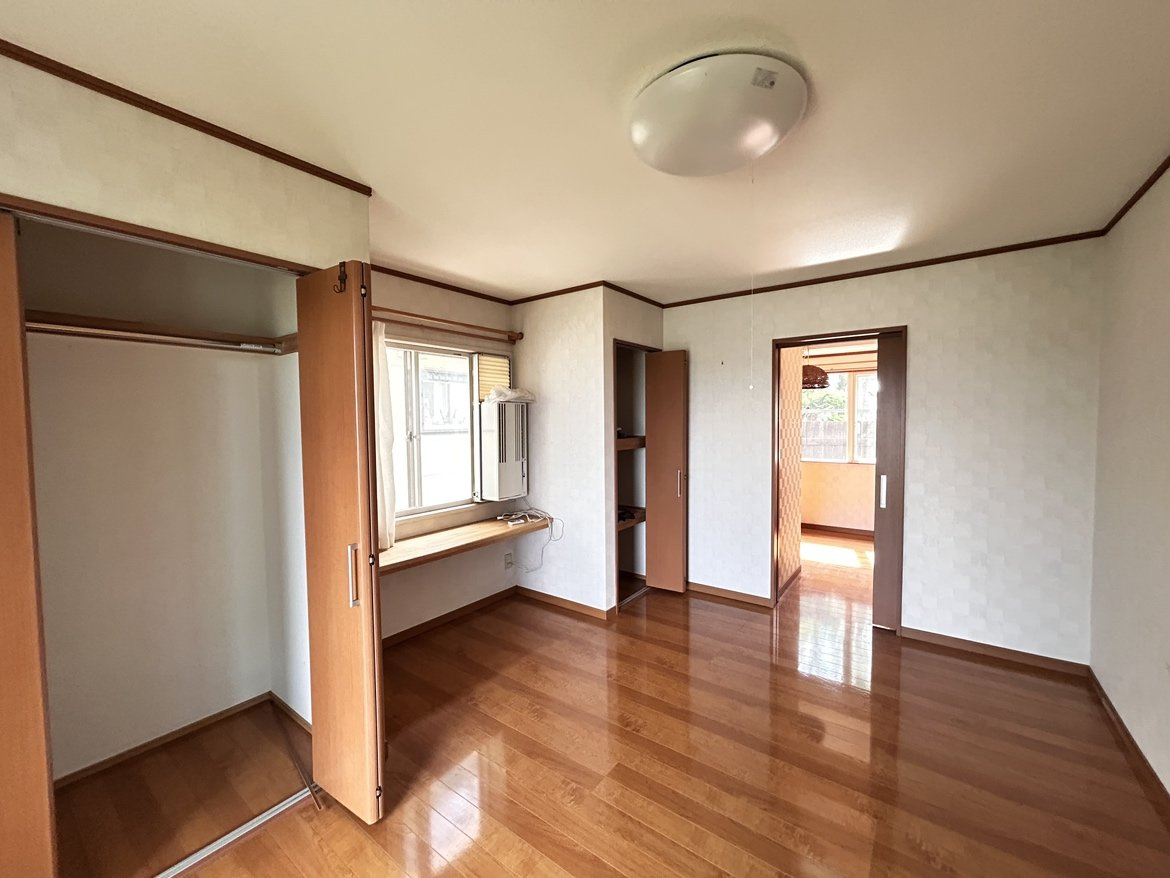 八戸市大字沢里字沢里山の洋室
