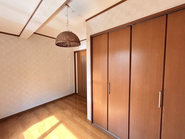 八戸市大字沢里字沢里山の洋室
