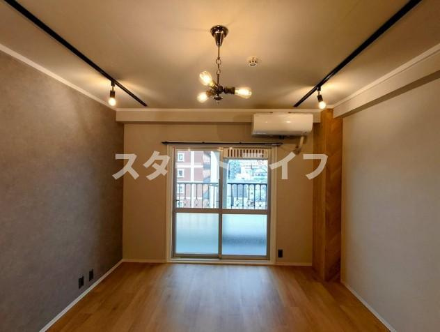 大阪市淀川区東三国５丁目の賃貸マンションの居間・リビング
