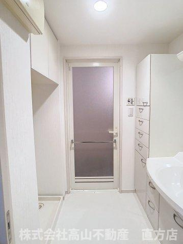 直方市大字山部の賃貸マンションの洗面所