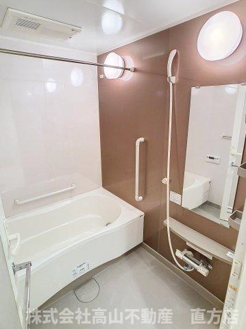 直方市大字山部の賃貸マンションの浴室