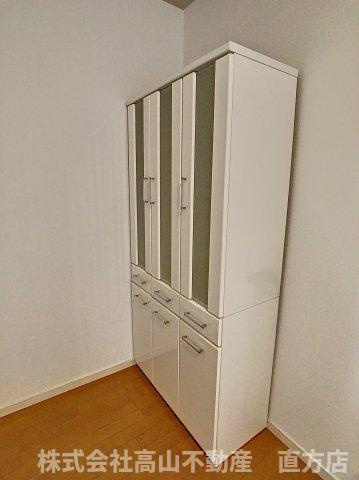 直方市大字山部の賃貸マンションの収納