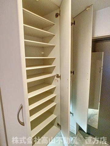 直方市大字山部の賃貸マンションの玄関