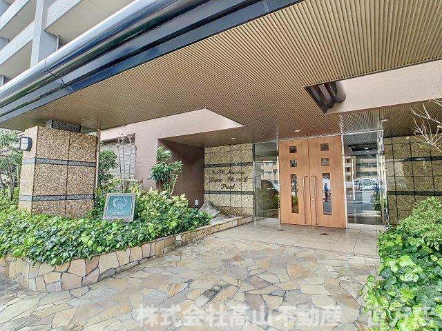 直方市大字山部の賃貸マンションのエントランス