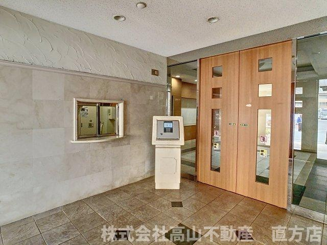 直方市大字山部の賃貸マンションのエントランス