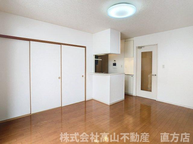 直方市大字山部の賃貸マンションの居間・リビング