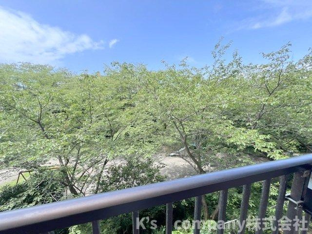 ◎茅ヶ崎市今宿　コスモ茅ヶ崎プレシオ　の展望|バルコニーから公園を見下ろすロケーションです◇