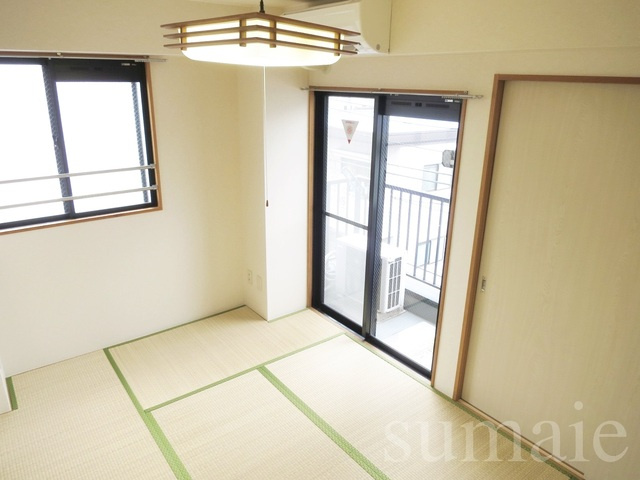 パレス内田２号館の居間・リビング|和室の６帖です☆彡