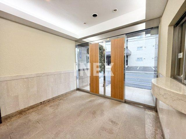 横浜市港北区菊名３丁目の賃貸マンションの玄関