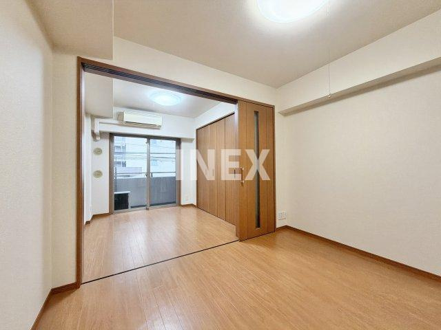 横浜市港北区菊名３丁目の賃貸マンションの居間・リビング